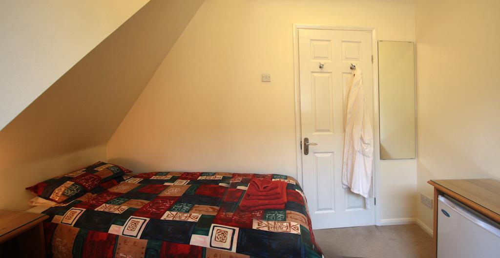 Abacus Bed And Breakfast, Blackwater, Hampshire Camberley Room photo