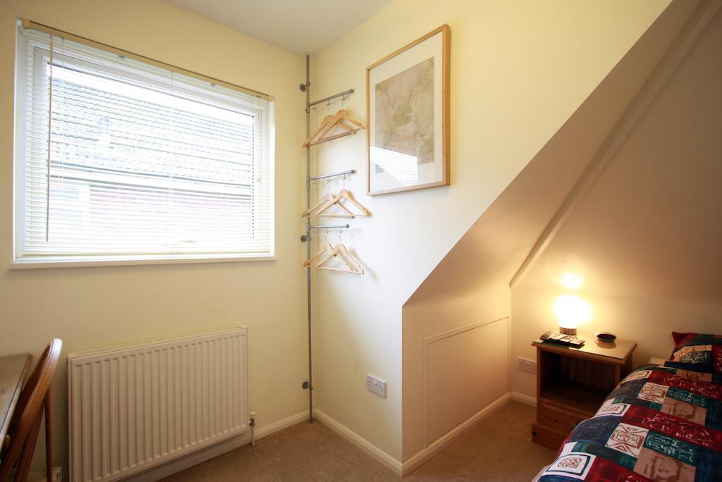 Abacus Bed And Breakfast, Blackwater, Hampshire Camberley Exterior photo