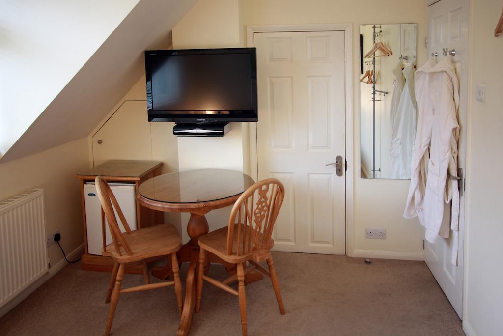 Abacus Bed And Breakfast, Blackwater, Hampshire Camberley Room photo