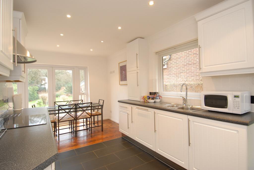 Abacus Bed And Breakfast, Blackwater, Hampshire Camberley Exterior photo